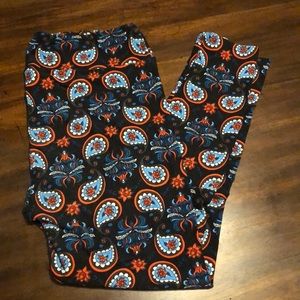 LuLaRoe Tall & Curvy Leggings